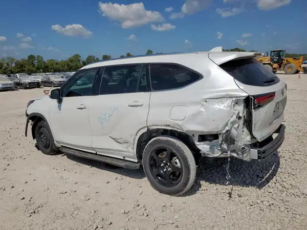 5TDFZRAH4NS129520 2022 TOYOTA HIGHLANDER - Image 2