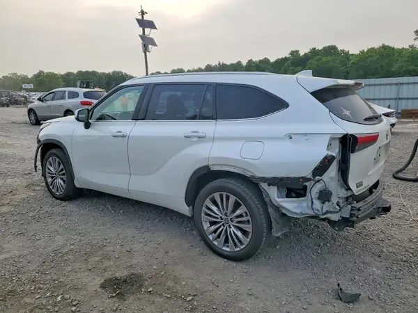 5TDFZRAH4NS130571 2022 TOYOTA HIGHLANDER - Image 2