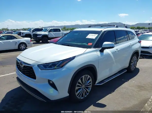 5TDFZRAH5NS111835 2022 TOYOTA HIGHLANDER - Image 2