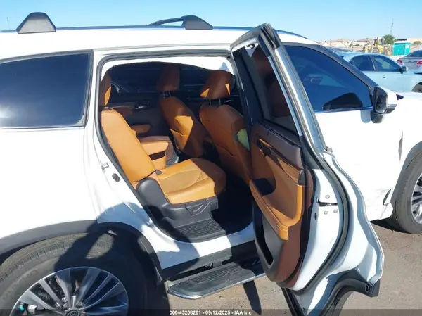 5TDFZRAH5NS111835 2022 TOYOTA HIGHLANDER - Image 8