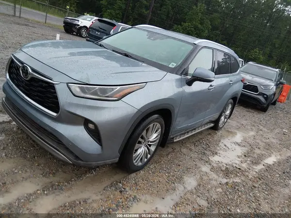 5TDFZRAH5NS126240 2022 TOYOTA HIGHLANDER - Image 2