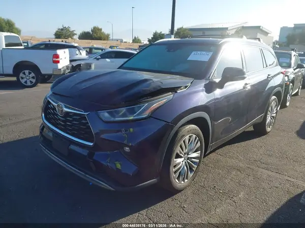 5TDFZRAH5NS128151 2022 TOYOTA HIGHLANDER - Image 2