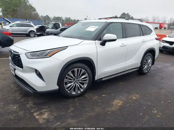 5TDFZRAH5NS130434 2022 TOYOTA HIGHLANDER - Image 2