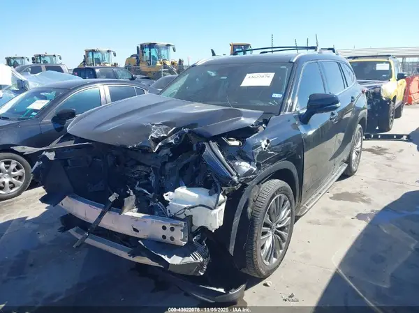 5TDFZRAH6MS055984 2021 TOYOTA HIGHLANDER - Image 2