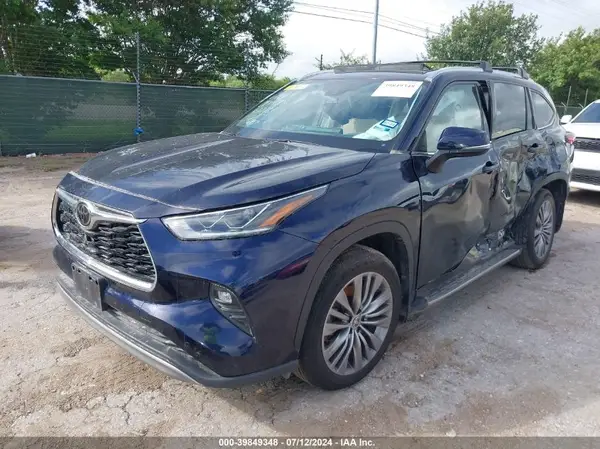 5TDFZRAH6MS075121 2021 TOYOTA HIGHLANDER - Image 2