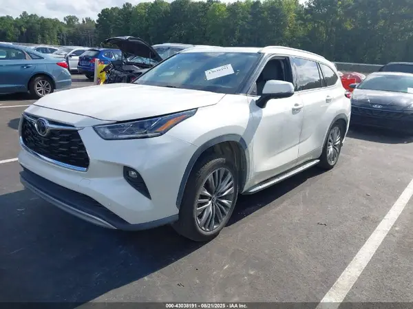 5TDFZRAH6MS078407 2021 TOYOTA HIGHLANDER - Image 2