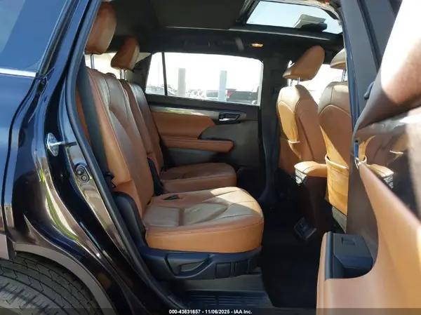 5TDFZRAH6NS090378 2022 TOYOTA HIGHLANDER - Image 8