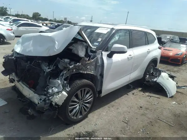 5TDFZRAH7LS014357 2020 TOYOTA HIGHLANDER - Image 2