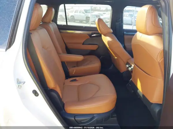 5TDFZRAH7MS051426 2021 TOYOTA HIGHLANDER - Image 8