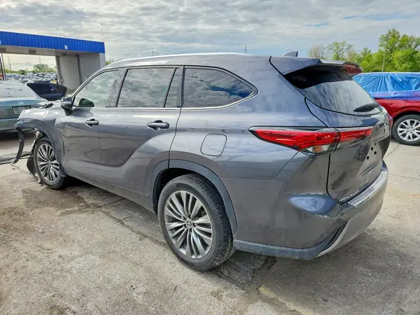 5TDFZRAH7MS070736 2021 TOYOTA HIGHLANDER - Image 2