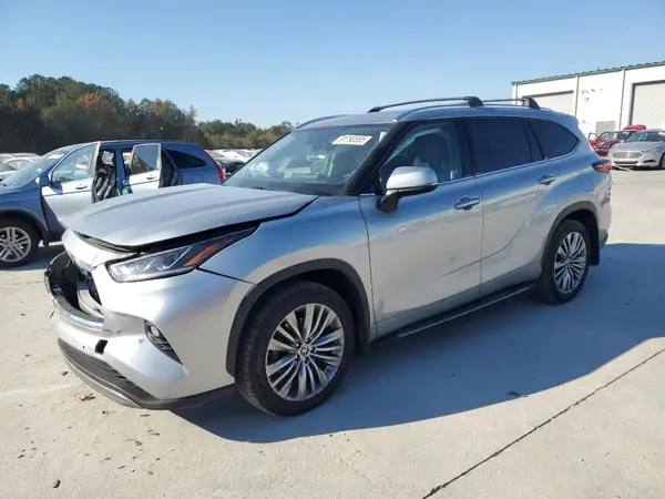 5TDFZRAH7NS119743 2022 TOYOTA HIGHLANDER - Image 1