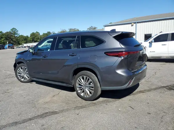 5TDFZRAH7NS122528 2022 TOYOTA HIGHLANDER - Image 2