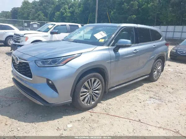 5TDFZRAH8LS028896 2020 TOYOTA HIGHLANDER - Image 2