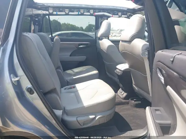 5TDFZRAH8LS028896 2020 TOYOTA HIGHLANDER - Image 8