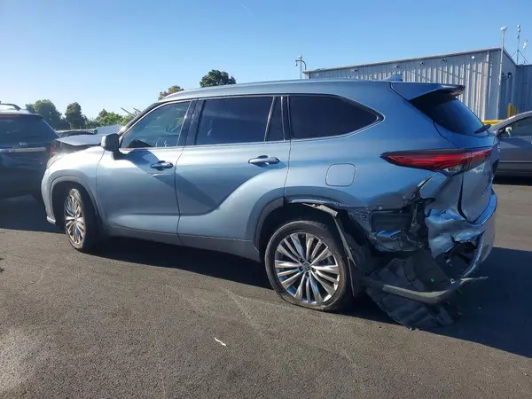 5TDFZRAH8NS110825 2022 TOYOTA HIGHLANDER - Image 2