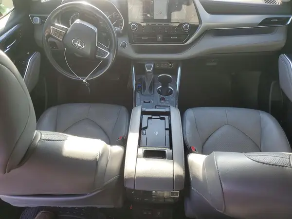 5TDFZRAH8NS110825 2022 TOYOTA HIGHLANDER - Image 8