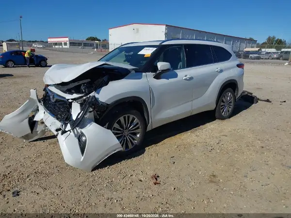 5TDFZRAH8NS112994 2022 TOYOTA HIGHLANDER - Image 2