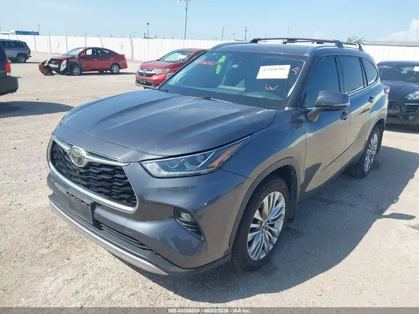 5TDFZRAH9LS016899 2020 TOYOTA HIGHLANDER - Image 2