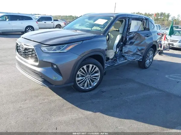 5TDFZRAH9MS044929 2021 TOYOTA HIGHLANDER - Image 2