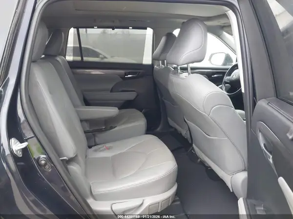 5TDFZRAH9MS060693 2021 TOYOTA HIGHLANDER - Image 8