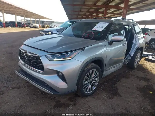 5TDFZRAH9MS079311 2021 TOYOTA HIGHLANDER - Image 2