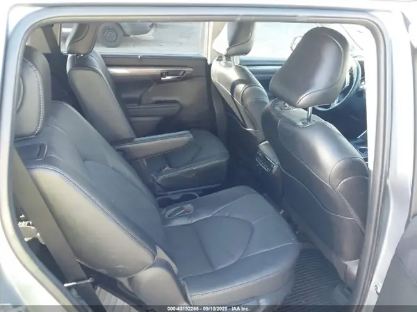 5TDFZRAH9NS104497 2022 TOYOTA HIGHLANDER - Image 8