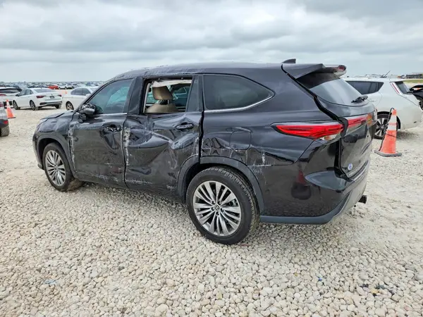 5TDFZRAH9NS108937 2022 TOYOTA HIGHLANDER - Image 2