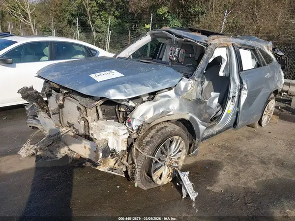 5TDFZRAH9NS126516 2022 TOYOTA HIGHLANDER - Image 2
