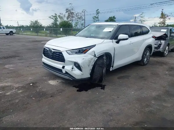 5TDFZRAHXMS038802 2021 TOYOTA HIGHLANDER - Image 2