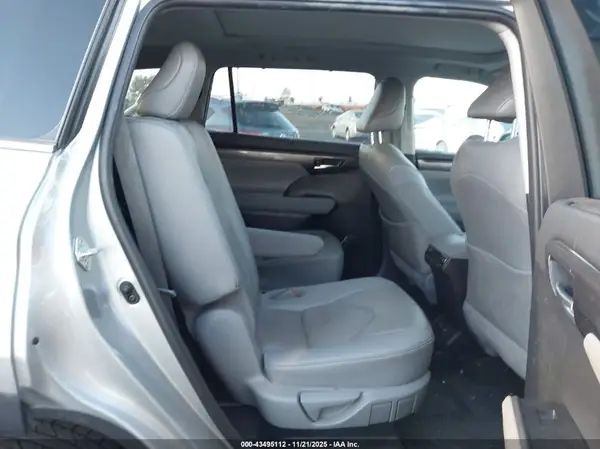 5TDFZRAHXMS063733 2021 TOYOTA HIGHLANDER - Image 8
