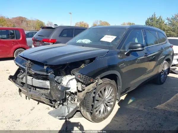 5TDFZRAHXNS116089 2022 TOYOTA HIGHLANDER - Image 2