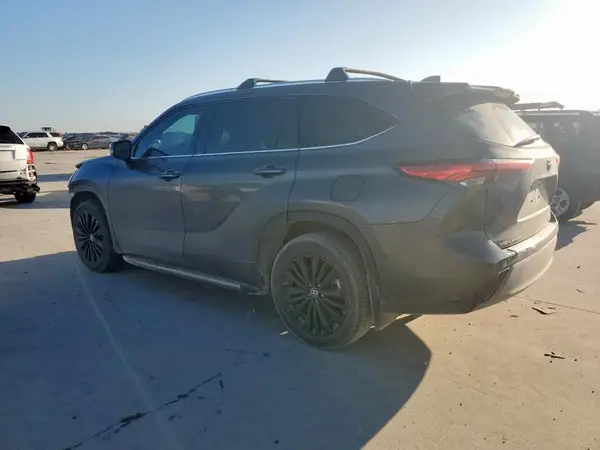 5TDFZRAHXNS121177 2022 TOYOTA HIGHLANDER - Image 2