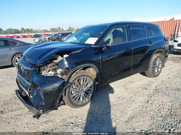 5TDFZRBH0LS030592 2020 TOYOTA HIGHLANDER - Image 2