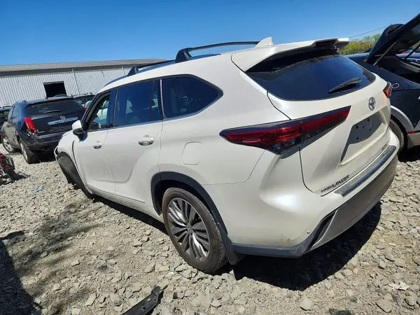 5TDFZRBH0LS043245 2020 TOYOTA HIGHLANDER - Image 2