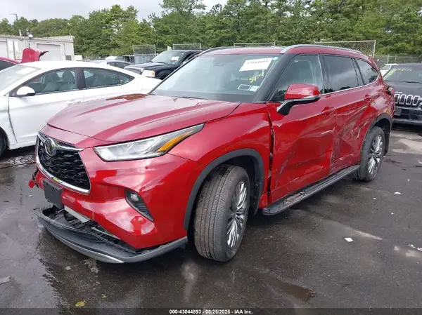 5TDFZRBH0MS062833 2021 TOYOTA HIGHLANDER - Image 2