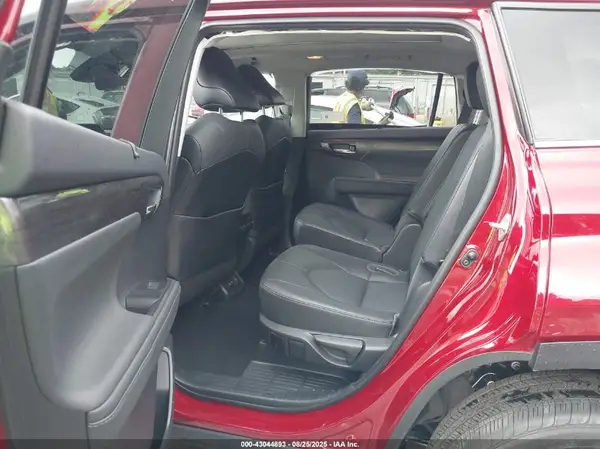 5TDFZRBH0MS062833 2021 TOYOTA HIGHLANDER - Image 8