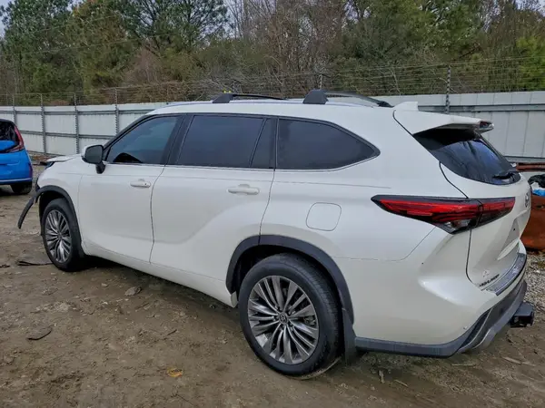 5TDFZRBH0MS066817 2021 TOYOTA HIGHLANDER - Image 2