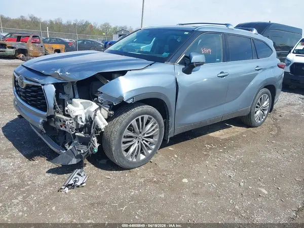 5TDFZRBH0MS068857 2021 TOYOTA HIGHLANDER - Image 2