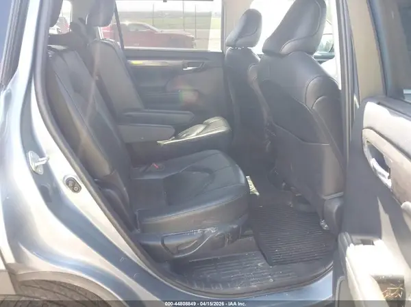 5TDFZRBH0MS068857 2021 TOYOTA HIGHLANDER - Image 8