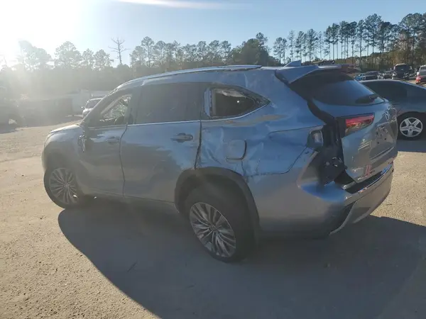 5TDFZRBH0MS072987 2021 TOYOTA HIGHLANDER - Image 2