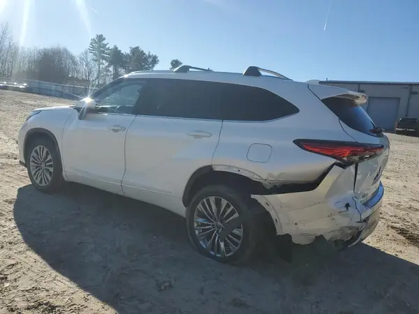 5TDFZRBH0MS094181 2021 TOYOTA HIGHLANDER - Image 2