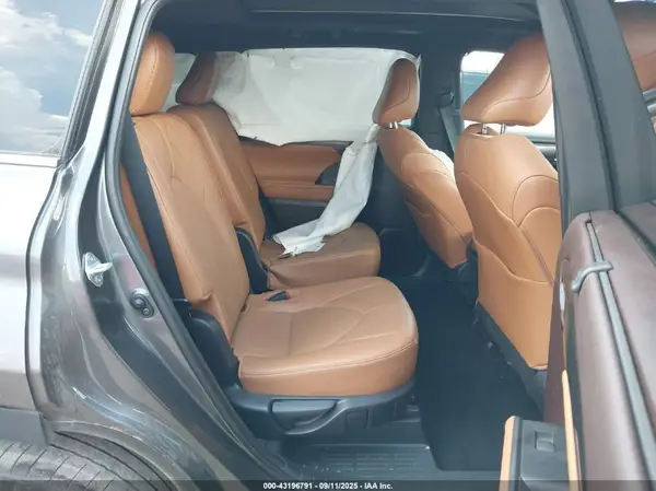 5TDFZRBH0MS097372 2021 TOYOTA HIGHLANDER - Image 8