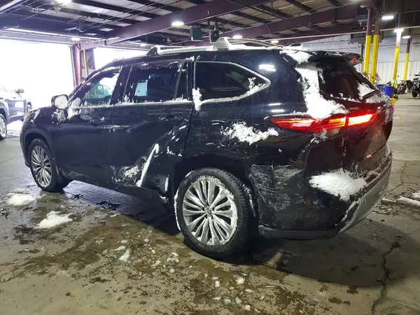 5TDFZRBH0MS103459 2021 TOYOTA HIGHLANDER - Image 2