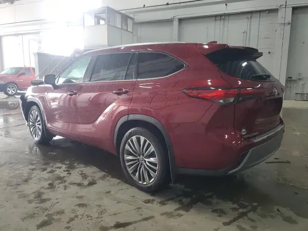 5TDFZRBH0MS110654 2021 TOYOTA HIGHLANDER - Image 2