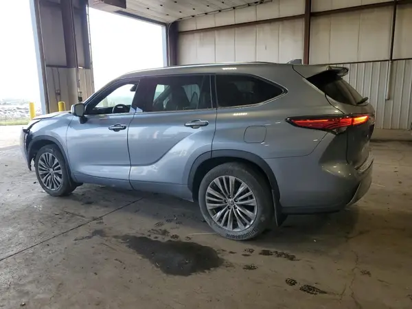 5TDFZRBH0MS111657 2021 TOYOTA HIGHLANDER - Image 2