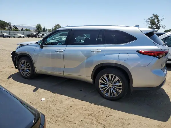5TDFZRBH0MS116261 2021 TOYOTA HIGHLANDER - Image 2