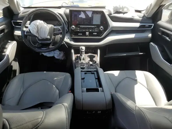 5TDFZRBH0MS116261 2021 TOYOTA HIGHLANDER - Image 8