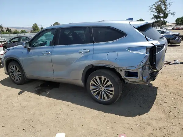 5TDFZRBH0MS119371 2021 TOYOTA HIGHLANDER - Image 2