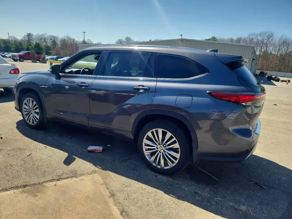 5TDFZRBH0MS147753 2021 TOYOTA HIGHLANDER - Image 2