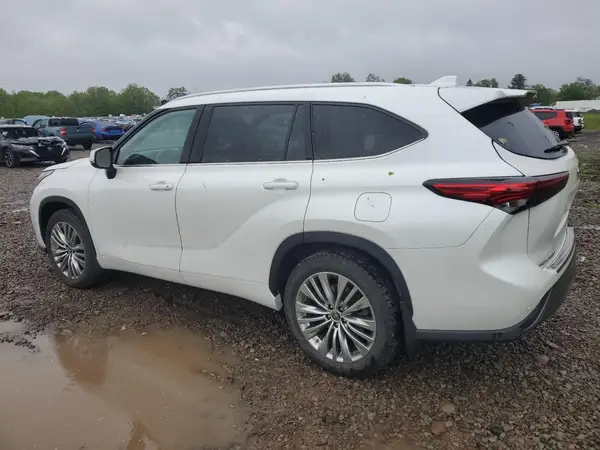 5TDFZRBH0NS190765 2022 TOYOTA HIGHLANDER - Image 2